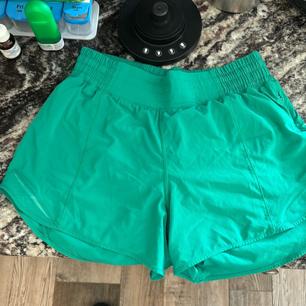 Lululemon hottie hot 4 inch shorts